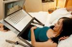 Bàn để laptop xoay đa năng chống mỏi lưng